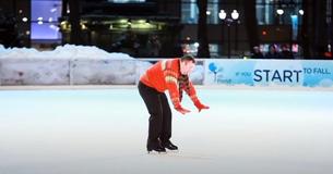 Crowd Jeers At ‘Worst Skater’ On Ice Until He Gets Up And Proves Them Otherwise Crowd Jeers At ‘Worst Skater’ On Ice Until He Gets Up And Proves Them Otherwise