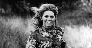 Mesmo aos 70 anos, parece que a Mulher Biônica, Lindsay Wagner, não vai parar tão cedo Mesmo aos 70 anos, parece que a Mulher Biônica, Lindsay Wagner, não vai parar tão cedo