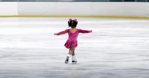 Tiny Skater Glides Onto Ice And Waves To Mom Before Stealing The Show With Adorable Routine Tiny Skater Glides Onto Ice And Waves To Mom Before Stealing The Show With Adorable Routine
