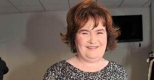 Einblicke in Susan Boyles renoviertes Haus aus ihrer Kindheit, in dem sie fast 60 Jahre lang gelebt hat Einblicke in Susan Boyles renoviertes Haus aus ihrer Kindheit, in dem sie fast 60 Jahre lang gelebt hat