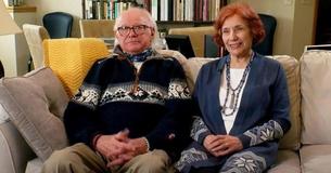 Un couple forcé de se séparer à l'adolescence se réunit après 53 ans et retrouve leur fille abandonnée pour adoption Un couple forcé de se séparer à l'adolescence se réunit après 53 ans et retrouve leur fille abandonnée pour adoption