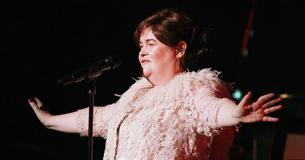 Susan Boyle encanta audiência com maravilhosa apresentação de 'Unchained Melody': Susan Boyle encanta audiência com maravilhosa apresentação de 'Unchained Melody':