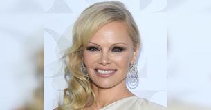 Pamela Andersons søn Dylan er en af de flotteste mænd i verden Pamela Andersons søn Dylan er en af de flotteste mænd i verden