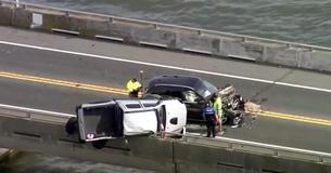 Un bon samaritain a sauté dans l'eau et a sauvé un enfant tombé d'une voiture, selon les autorités. Un bon samaritain a sauté dans l'eau et a sauvé un enfant tombé d'une voiture, selon les autorités.