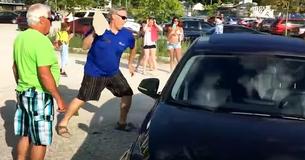 Onlookers Film As Man Risks Arrest And Smashes Window To Save Dog Trapped In Overheated Car Onlookers Film As Man Risks Arrest And Smashes Window To Save Dog Trapped In Overheated Car