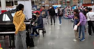 Man Stops Shopping Carts In Their Tracks As He Plays Beethoven In The Store Man Stops Shopping Carts In Their Tracks As He Plays Beethoven In The Store