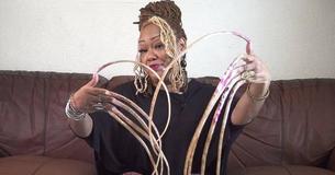 Introducing The Woman From Texas Who Had The Longest Fingernails On Record Introducing The Woman From Texas Who Had The Longest Fingernails On Record