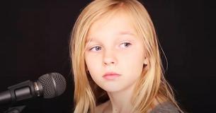 Un enfant de 11 ans interprète une version fascinante de «Sound of Silence» qui vous filera la chair de poule. Un enfant de 11 ans interprète une version fascinante de «Sound of Silence» qui vous filera la chair de poule.