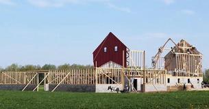 Fifty Amish Men Raise Massive Barn In Singular Working Day Fifty Amish Men Raise Massive Barn In Singular Working Day