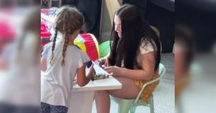 La vidéo d'une nounou chantant « La petite sirène » a rapidement gagné en popularité sur internet La vidéo d'une nounou chantant « La petite sirène » a rapidement gagné en popularité sur internet