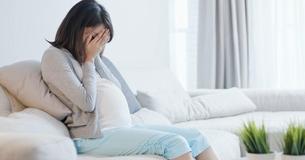 Man Asks If He's The Jerk For Telling His Scared Pregnant Wife That His Mom Had No Issues Delivering 10-Pound Babies Man Asks If He's The Jerk For Telling His Scared Pregnant Wife That His Mom Had No Issues Delivering 10-Pound Babies