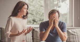 Homem deixa esposa com raiva ao pedir que ela deixasse de ir ao casamento da melhor amiga para estar com ele no dia de sua cirurgia Homem deixa esposa com raiva ao pedir que ela deixasse de ir ao casamento da melhor amiga para estar com ele no dia de sua cirurgia