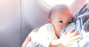 Eine Mutter gibt Geld aus, um einen Flug zur Hochzeit zu buchen – und findet heraus, dass ihr Baby, das noch gestillt werden muss, nicht willkommen ist Eine Mutter gibt Geld aus, um einen Flug zur Hochzeit zu buchen – und findet heraus, dass ihr Baby, das noch gestillt werden muss, nicht willkommen ist