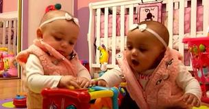 Gemelas birraciales que nacieron con diferentes tonos de piel cumplieron cinco años y son adorables Gemelas birraciales que nacieron con diferentes tonos de piel cumplieron cinco años y son adorables