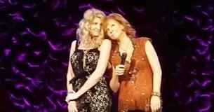 Reba McEntire Is Joined By Linda Davis In Order To Perform ‘Does He Love You’ Back In 2017 Reba McEntire Is Joined By Linda Davis In Order To Perform ‘Does He Love You’ Back In 2017