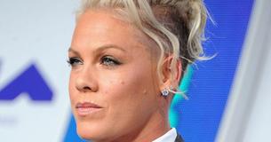 P!nk se oferece para pagar multa por vestimenta P!nk se oferece para pagar multa por vestimenta