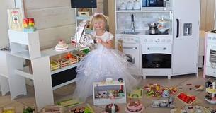 Mother Of 10 Admits She Spent Nearly $5k On Her 4-Year-Old’s Birthday & Has Zero Regrets Mother Of 10 Admits She Spent Nearly $5k On Her 4-Year-Old’s Birthday & Has Zero Regrets