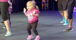 Little Girl Performs Onstage, Steals Show & Makes Viewers' Day Little Girl Performs Onstage, Steals Show & Makes Viewers' Day