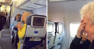 Il pilota richiama una signora anziana all'interfono dell'aereo e lascia la cabina per dirigersi al posto della donna, facendola piangere Il pilota richiama una signora anziana all'interfono dell'aereo e lascia la cabina per dirigersi al posto della donna, facendola piangere