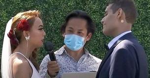 Ragazzo di 20 anni sposa la fidanzatina d'infanzia dopo aver saputo che gli rimangono solo poche settimane di vita Ragazzo di 20 anni sposa la fidanzatina d'infanzia dopo aver saputo che gli rimangono solo poche settimane di vita