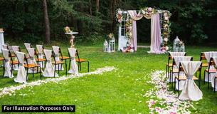 Le marié expulse toutes les femmes invitées de son mariage pour s'être montrées en blanc en guise de « farce » Le marié expulse toutes les femmes invitées de son mariage pour s'être montrées en blanc en guise de « farce »
