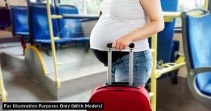 Mand spørger, om det er forkert af ham ikke at give sin plads i bussen til en højgravid kvinde Mand spørger, om det er forkert af ham ikke at give sin plads i bussen til en højgravid kvinde