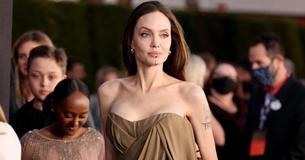Angelina Jolie tager børnene med til premieren på 'Eternals' i en sjælden offentlig udflugt Angelina Jolie tager børnene med til premieren på 'Eternals' i en sjælden offentlig udflugt