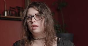 Une femme a eu son premier enfant à l'adolescence et attend maintenant son douzième. Elle n'utilise pas de contraception hormonale Une femme a eu son premier enfant à l'adolescence et attend maintenant son douzième. Elle n'utilise pas de contraception hormonale