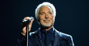 Le fils séparé de Tom Jones était sans abri et dormait dans un refuge malgré la fortune de plusieurs millions de dollars de son père Le fils séparé de Tom Jones était sans abri et dormait dans un refuge malgré la fortune de plusieurs millions de dollars de son père