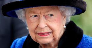 Queen Elizabeth's Christmas Photo Display Reportedly Dismayed Prince Harry According To Royal Expert Queen Elizabeth's Christmas Photo Display Reportedly Dismayed Prince Harry According To Royal Expert