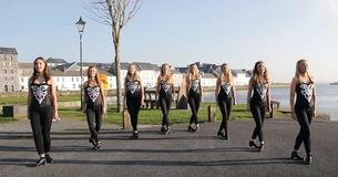 Ocho niñas golpean sus zapatos y obtienen un lugar en el video de Ed Sheeran con una rutina excepcional Ocho niñas golpean sus zapatos y obtienen un lugar en el video de Ed Sheeran con una rutina excepcional