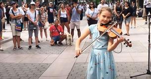 Talented 11-Year-Old Awes Passersby As She Performs 'Hallelujah' On Violin Talented 11-Year-Old Awes Passersby As She Performs 'Hallelujah' On Violin