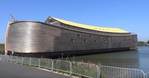 Timmerman besteedt twintig jaar aan de bouw van reusachtige replica op ware grootte van de ark van Noach Timmerman besteedt twintig jaar aan de bouw van reusachtige replica op ware grootte van de ark van Noach