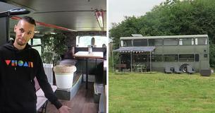 Man verbouwt dubbeldekker tot woonhuis met meerdere kamers Man verbouwt dubbeldekker tot woonhuis met meerdere kamers