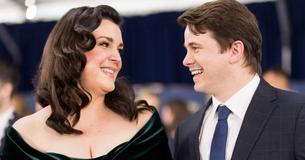 Jason Ritter Defends Wife Melanie Lynskey From Body-Shaming Trolls On Social Media Jason Ritter Defends Wife Melanie Lynskey From Body-Shaming Trolls On Social Media