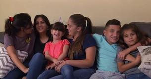 College Student Raises Her Five Younger Siblings After Losing Both Parents To Cancer College Student Raises Her Five Younger Siblings After Losing Both Parents To Cancer
