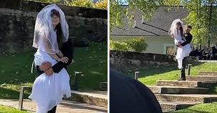 Un novio lleva al altar a la hermana gemela con discapacidad de su novia, para que pueda tener un momento especial Un novio lleva al altar a la hermana gemela con discapacidad de su novia, para que pueda tener un momento especial