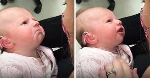 Une fière maman raconte le moment émouvant où sa fille sourde l'a entendue parler pour la première fois Une fière maman raconte le moment émouvant où sa fille sourde l'a entendue parler pour la première fois