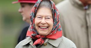 Queen Elizabeth II Pranked A Group Of Tourists After They Didn’t Recognize Her At Balmoral Castle Queen Elizabeth II Pranked A Group Of Tourists After They Didn’t Recognize Her At Balmoral Castle