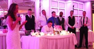 Bride Unexpectedly Asks Six Cops To Stand Behind The Groom Just As She Starts Her Speech Bride Unexpectedly Asks Six Cops To Stand Behind The Groom Just As She Starts Her Speech
