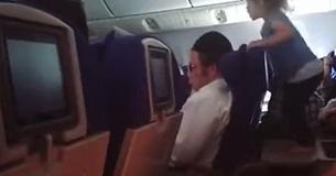 Parents Get Flak After Letting Unruly Kid ‘Run Wild’ During Flight Parents Get Flak After Letting Unruly Kid ‘Run Wild’ During Flight