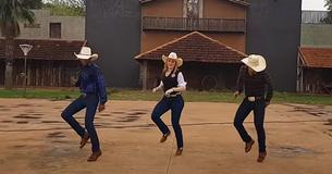 Cowgirl Shows She’s A ‘Redneck Woman’ While Dancing To Gretchen Wilson Song Cowgirl Shows She’s A ‘Redneck Woman’ While Dancing To Gretchen Wilson Song
