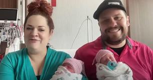 Une maman célèbre le Nouvel An en donnant naissance à des jumelles « uniques » nées dans deux années différentes Une maman célèbre le Nouvel An en donnant naissance à des jumelles « uniques » nées dans deux années différentes