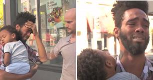 Un père et un fils sans abri reçoivent 1 000 dollars et un endroit où dormir de la part d'un homme qui leur demande de parler de la gentillesse Un père et un fils sans abri reçoivent 1 000 dollars et un endroit où dormir de la part d'un homme qui leur demande de parler de la gentillesse