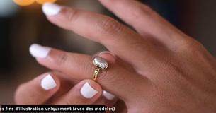 Une femme se voit demander par la famille de son défunt fiancé de céder sa bague de fiançailles à la sœur de ce dernier après son décès Une femme se voit demander par la famille de son défunt fiancé de céder sa bague de fiançailles à la sœur de ce dernier après son décès
