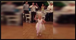 Flower Girl Dances At Wedding Reception – Crowd Is In Stitches When The Song Switches Flower Girl Dances At Wedding Reception – Crowd Is In Stitches When The Song Switches