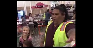 Sisters Mistake Grocery Store Cashier For Maui From ‘Moana’ So He Plays Along Sisters Mistake Grocery Store Cashier For Maui From ‘Moana’ So He Plays Along