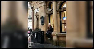 Elderly Busker Stops Shoppers In Their Tracks With Breathtaking Operatic Voice Elderly Busker Stops Shoppers In Their Tracks With Breathtaking Operatic Voice