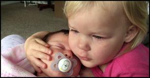 A Toddler Wakes Up Crying But Your Heart Will Melt When You See What Calms Her Down A Toddler Wakes Up Crying But Your Heart Will Melt When You See What Calms Her Down