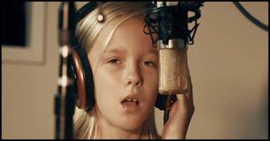 11-Year-Old Girl Sings Original Song, Performance Totally Changes When Partner Jumps In 11-Year-Old Girl Sings Original Song, Performance Totally Changes When Partner Jumps In